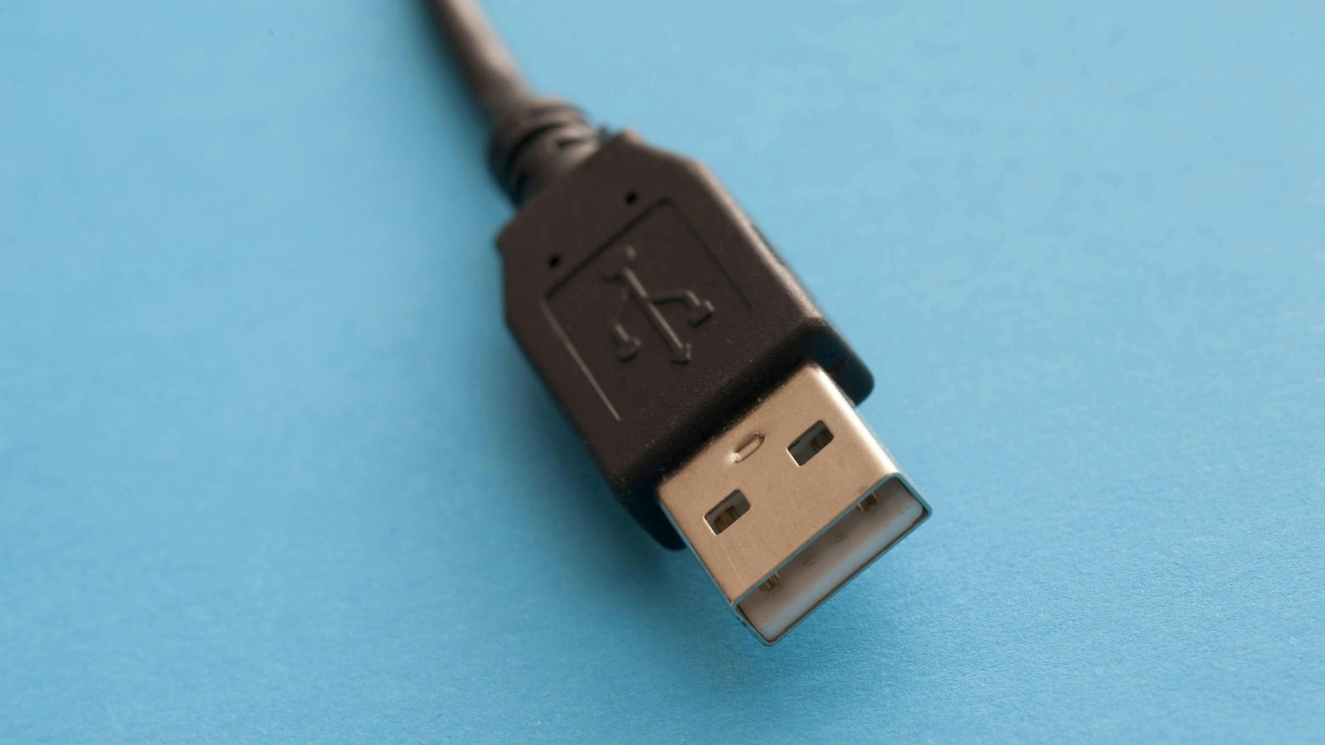 USB 2.0 kábel és ethernet kábel